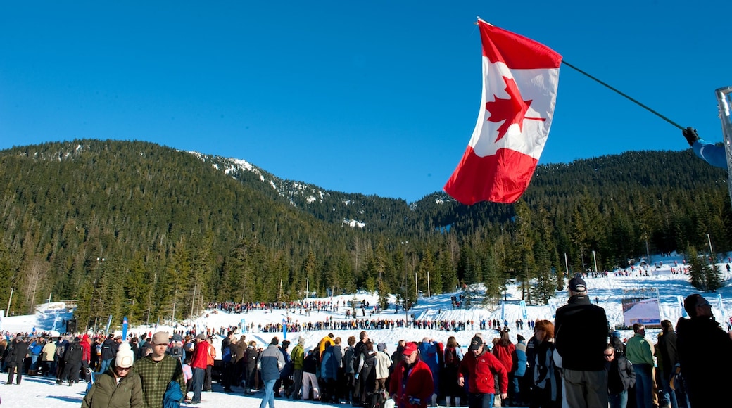 Parc olympique de Whistler montrant épreuve sportive, montagnes et panoramas