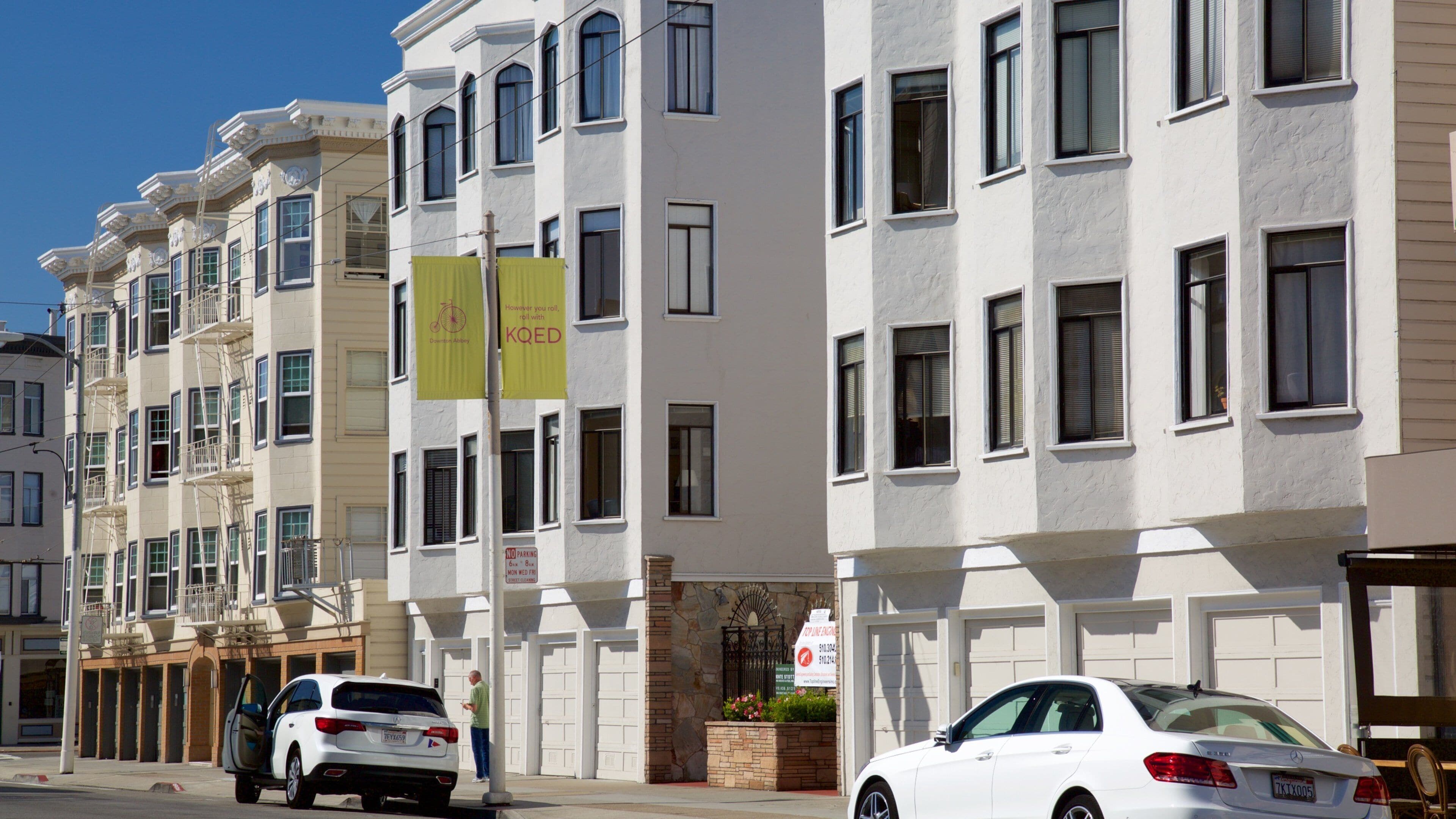 Barrio de Cow Hollow que incluye escenas urbanas y señalización