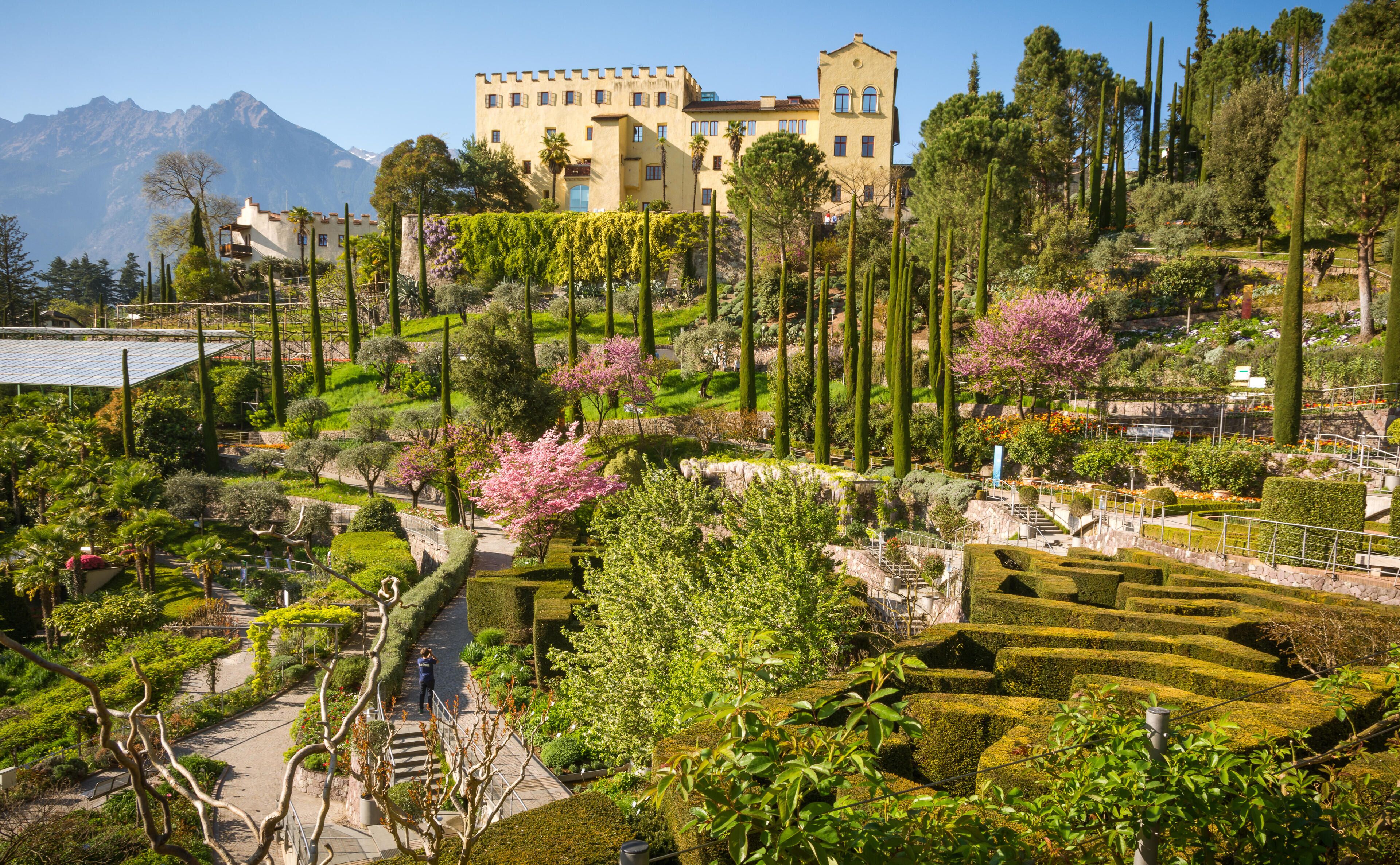 J112BM The Botanic Gardens of Trauttmansdorff Castle, Merano, south tyrol, Italy, offer many attractions with botanical species and varieties of plants from