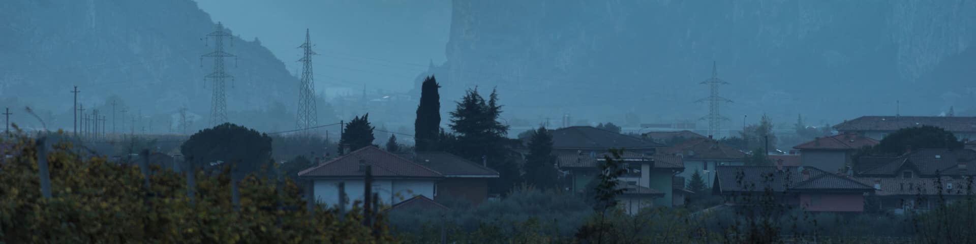 Castello di Arco visto da Dro, Trento, Italia