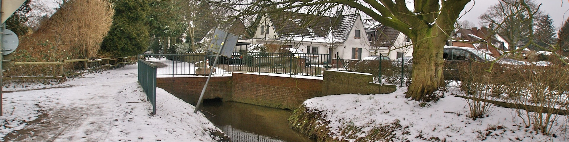 Hamburg (Niendorf), Germany: The river Vielohgraben at the Pokischweg