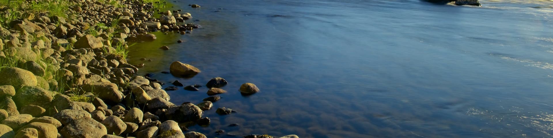 Inari which includes tranquil scenes and a lake or waterhole