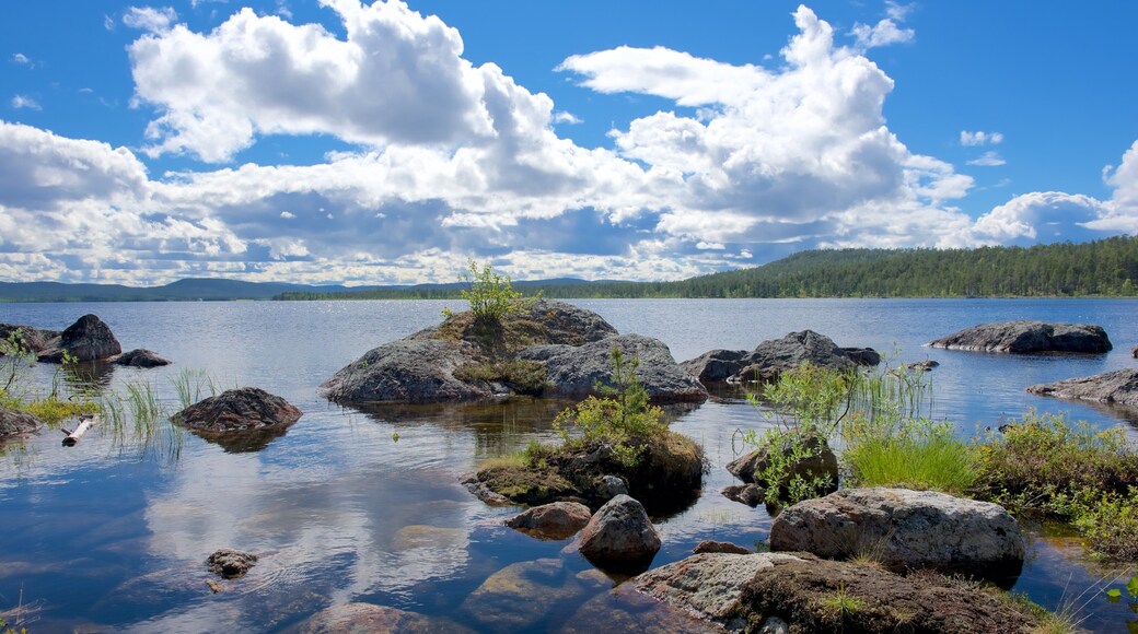 Inari som viser rolig landskap og innsjø