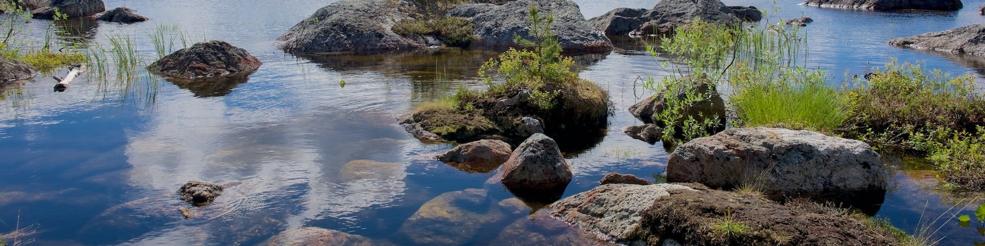 Inari featuring a lake or waterhole and tranquil scenes