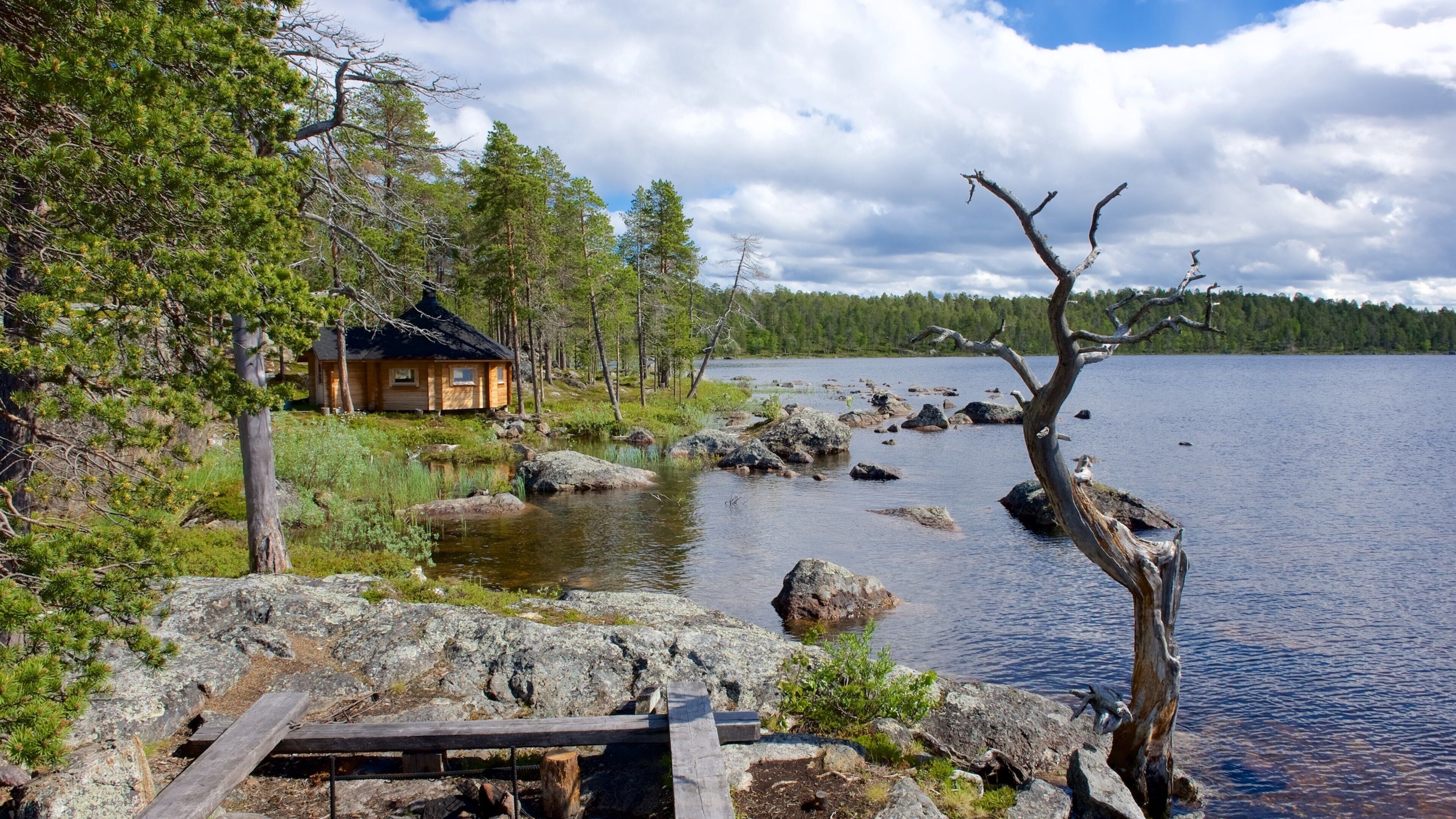 Inari showing a house, tranquil scenes and a lake or waterhole