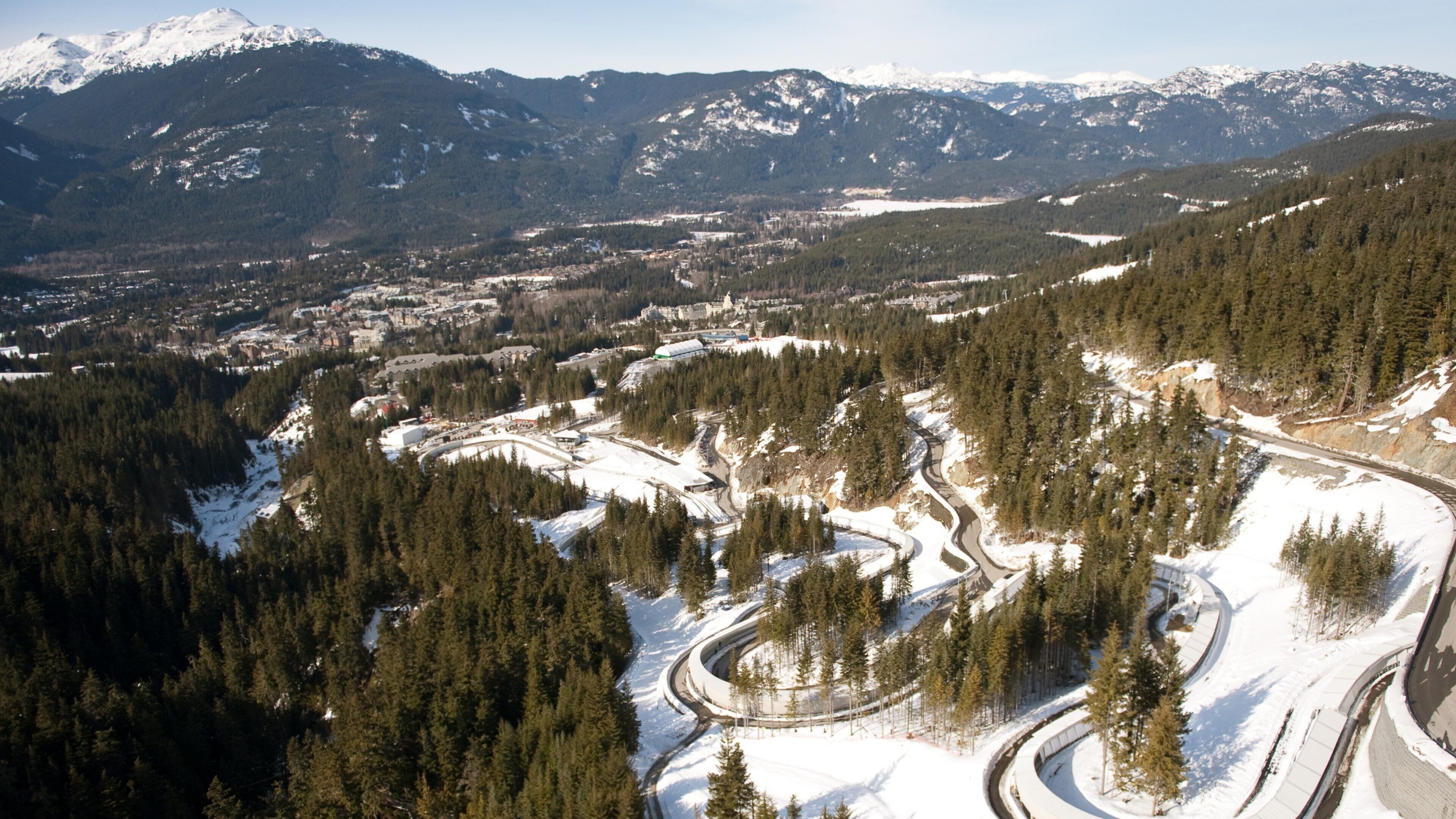 Whistler Sliding Centre ofreciendo vistas panorámicas, nieve y montañas