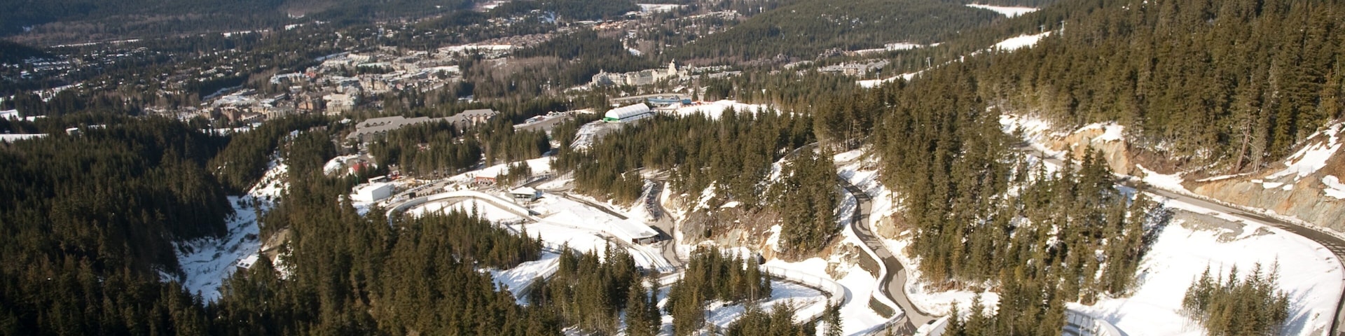 Whistler Sliding Centre which includes snow, mountains and landscape views