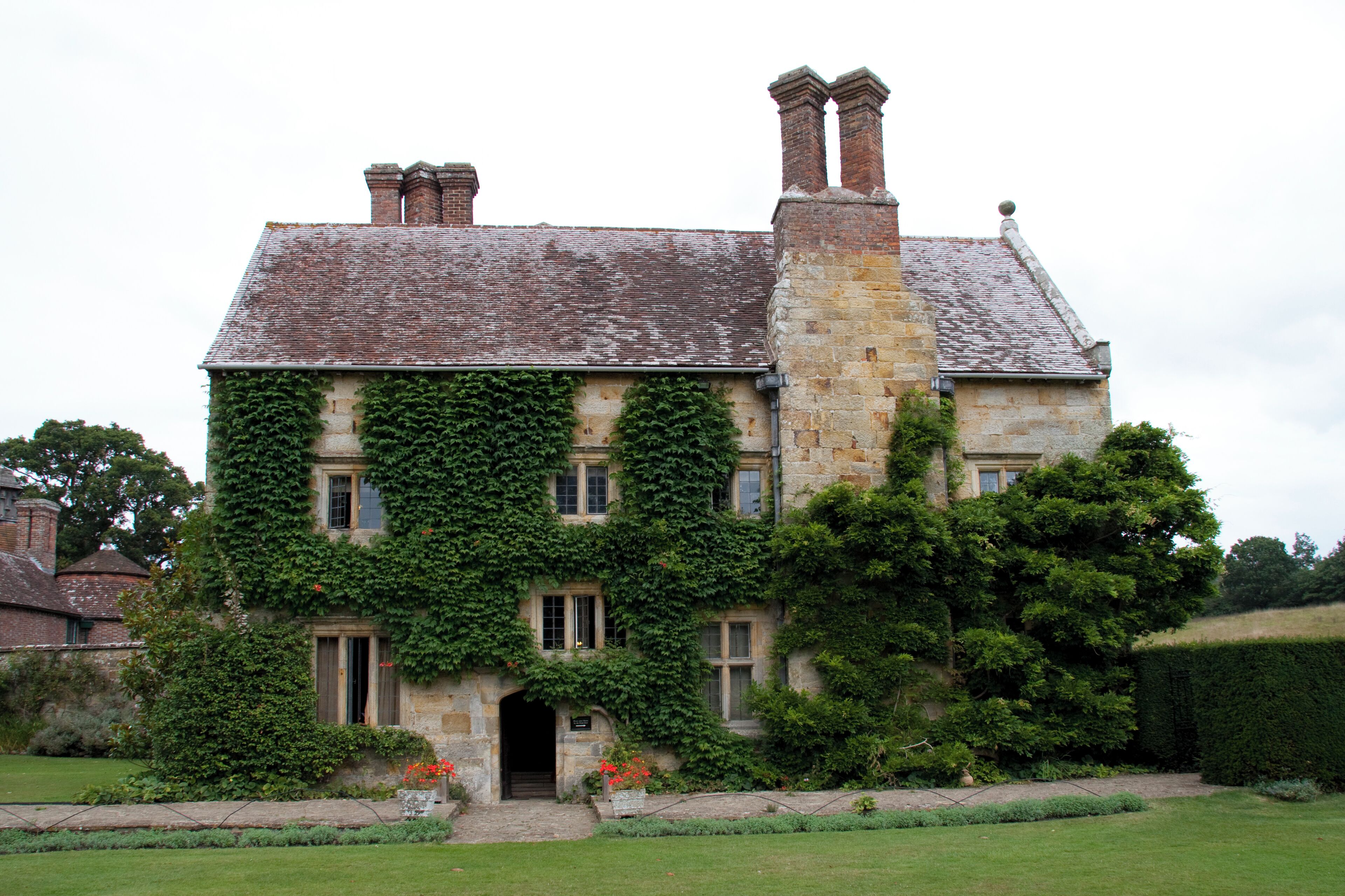 Bateman's was built by a prosperous iron-master named John Brittan in 1634. It was bought by Rudyard Kipling and his wife in 1902. They occupied it until Rudyard's death in 1936. It was bequeathed to the National Trust by his widow in 1940 together with the contents.