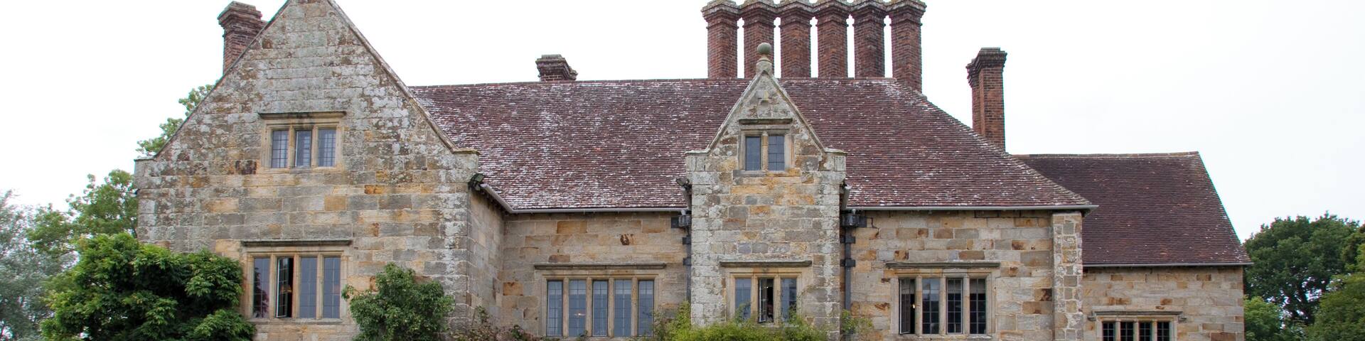 Bateman's was built by a prosperous iron-master named John Brittan in 1634. It was bought by Rudyard Kipling and his wife in 1902. They occupied it until Rudyard's death in 1936. It was bequeathed to the National Trust by his widow-in 1940 together with the contents.