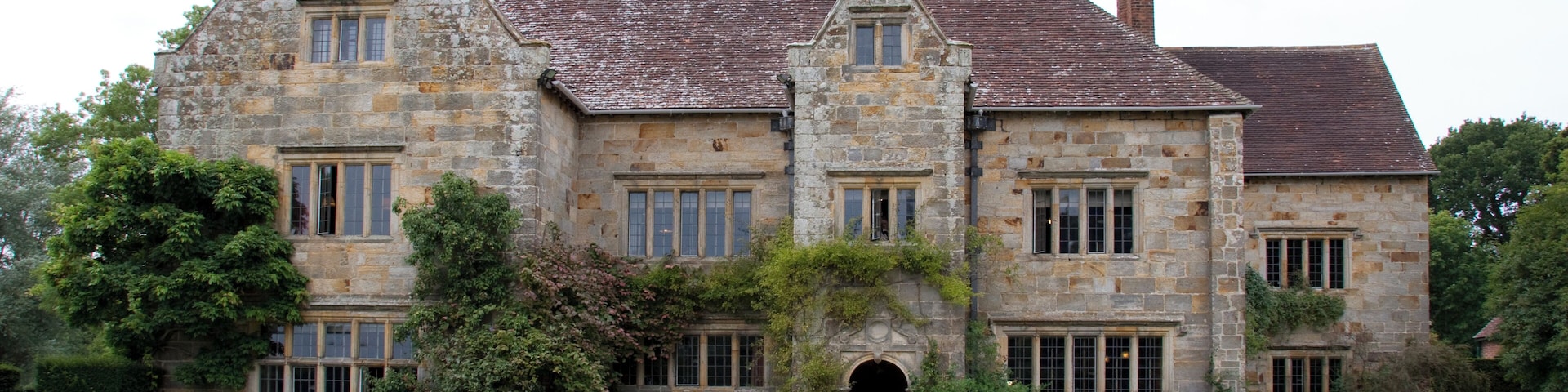 Bateman's was built by a prosperous iron-master named John Brittan in 1634. It was bought by Rudyard Kipling and his wife in 1902. They occupied it until Rudyard's death in 1936. It was bequeathed to the National Trust by his widow-in 1940 together with the contents.