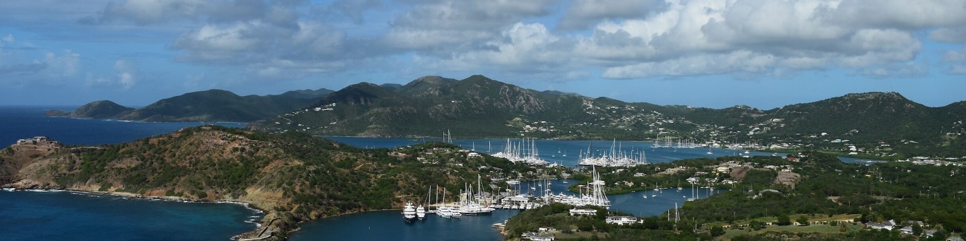 View on Nelson's Dockyard & English Harbour; shot from Shirley Heights; Antigua
Can you spot the pirates?
;-)