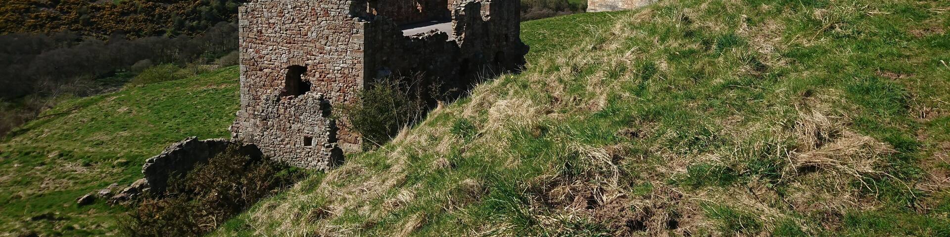 Lovely castle tucked well out the way, but definitely worth a visit. Fantastic internal wall section.