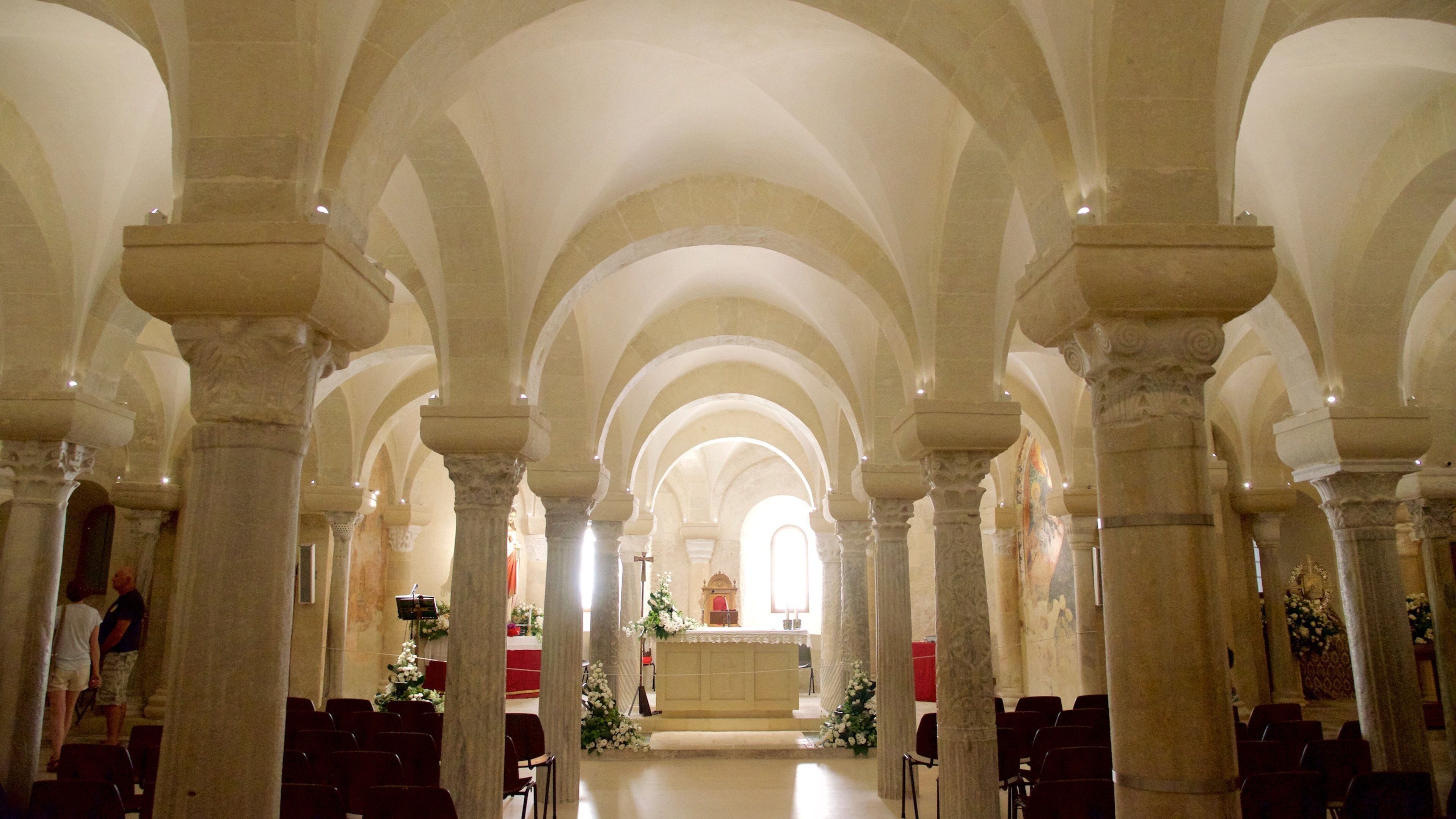 Cathédrale d\'Otrante mettant en vedette aspects religieux, église ou cathédrale et patrimoine architectural