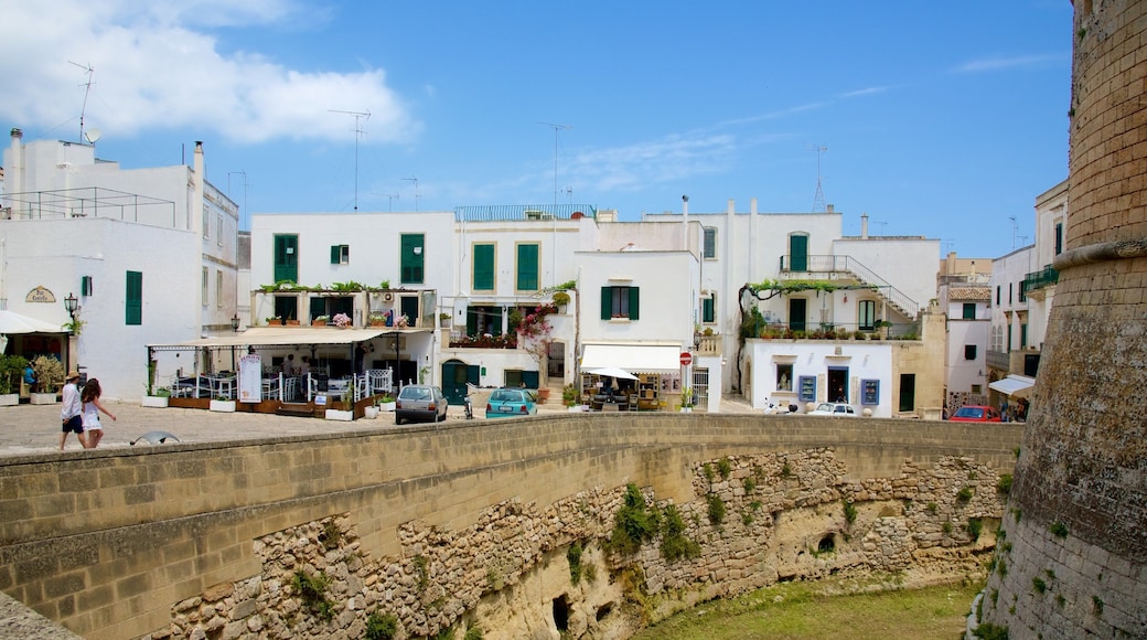 Castillo de Otranto ofreciendo arquitectura patrimonial