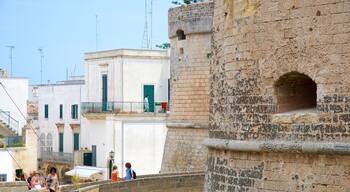 Otranto slott som viser historisk arkitektur og palass