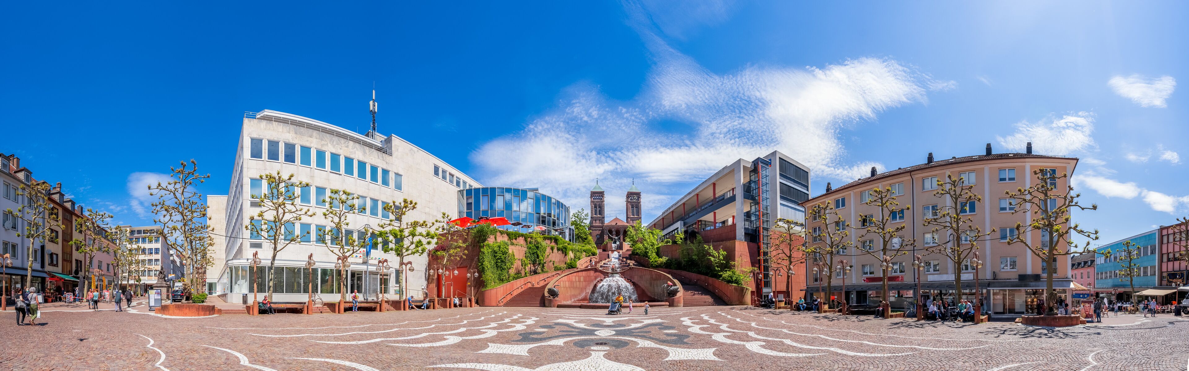 Schlossplatz und Sankt Pirmin Kirche, Pirmasens, Rheinland-Pfalz, Deutschland 