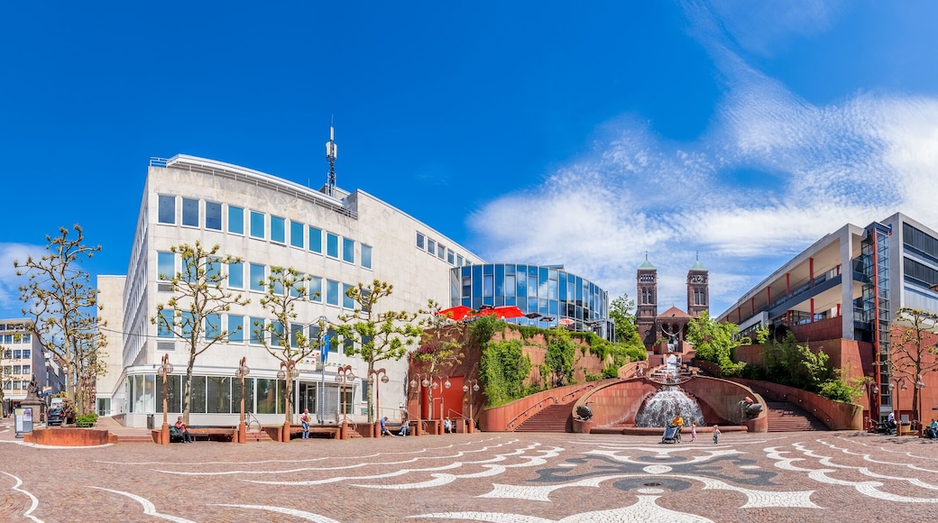 Schlossplatz und Sankt Pirmin Kirche, Pirmasens, Rheinland-Pfalz, Deutschland