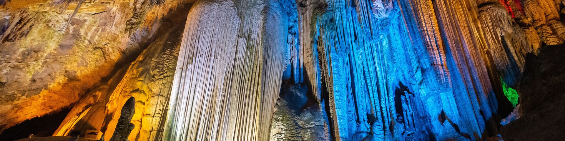 Furong Cave in Wulong Karst National Geology Park, Chongqing, China. is the World Natural Heritage place it was named one of The Three Greatest Caves in the World.