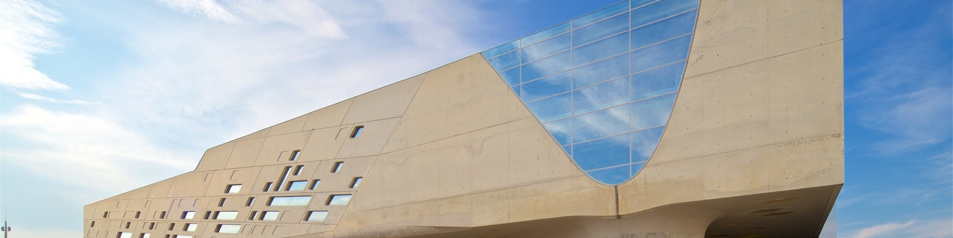 Phaeno Science Center showing modern architecture