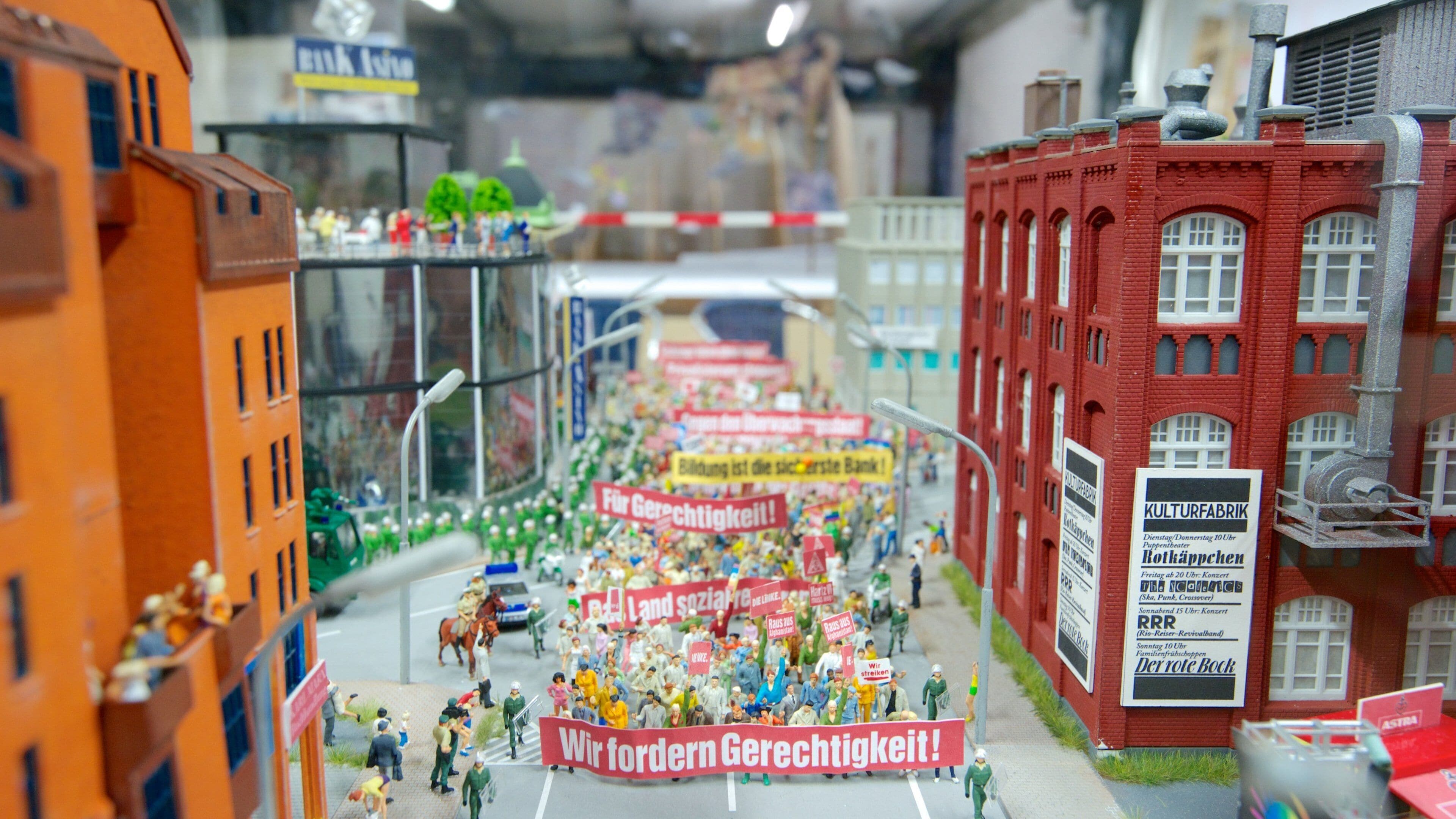 미니아투어 운더란드 이 포함 탈것 과 실내 전경