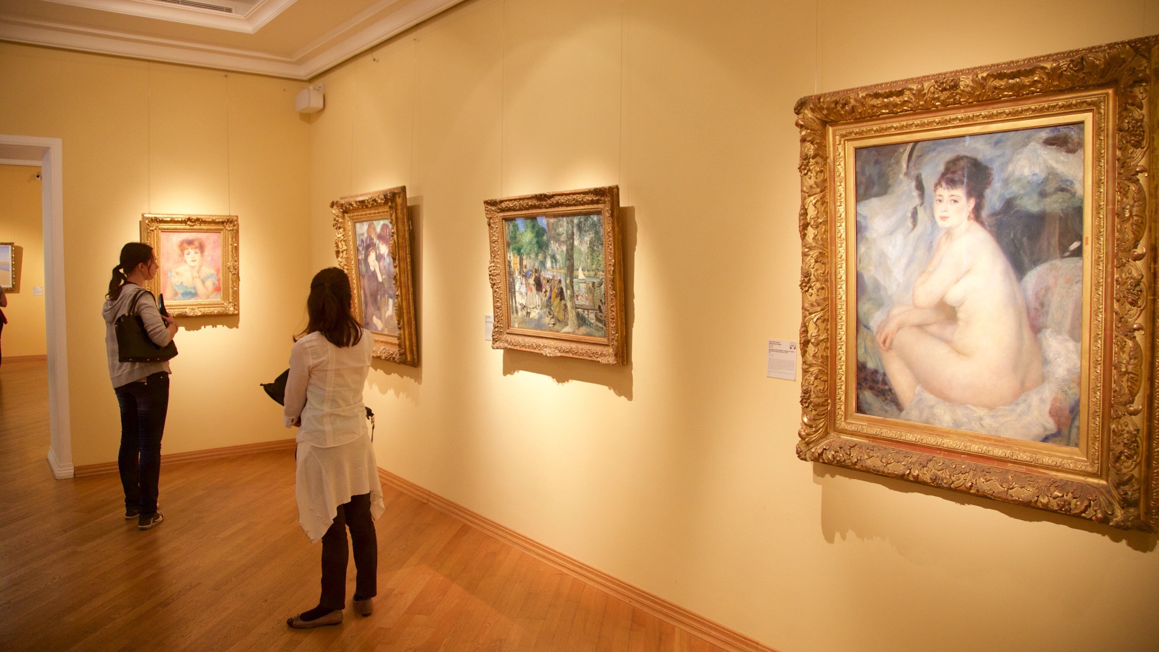 Pushkin Museum of Fine Arts såväl som en liten grupp av människor