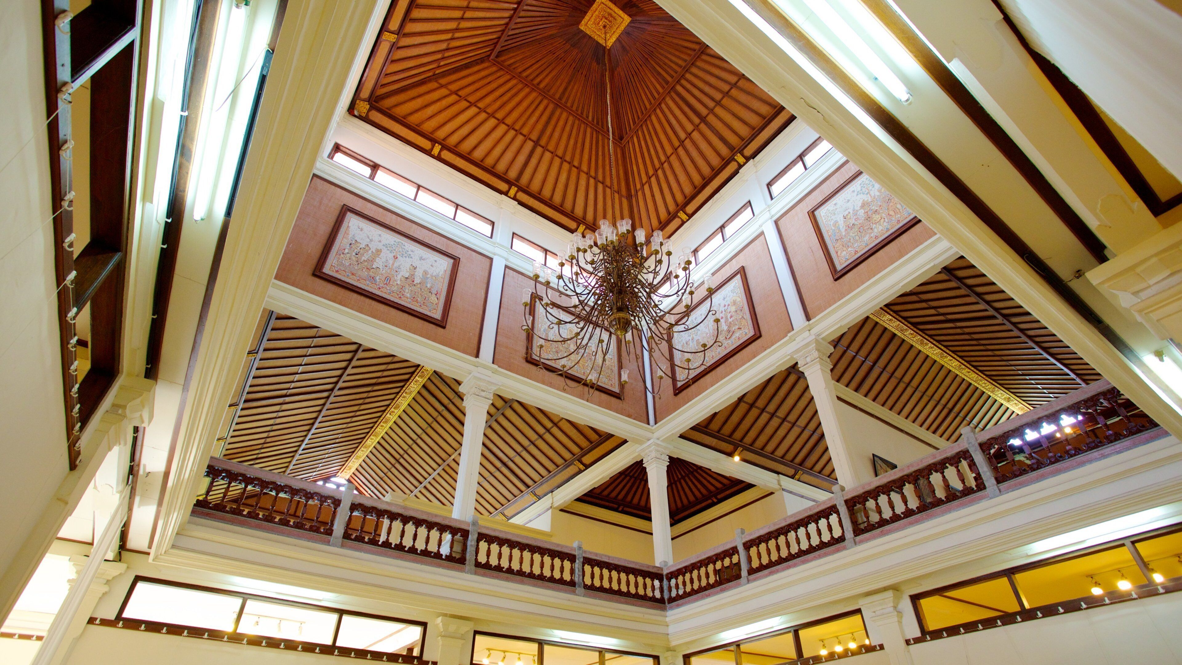 Arma Museum featuring interior views