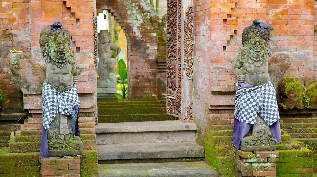 Arma Museum featuring a monument and religious elements