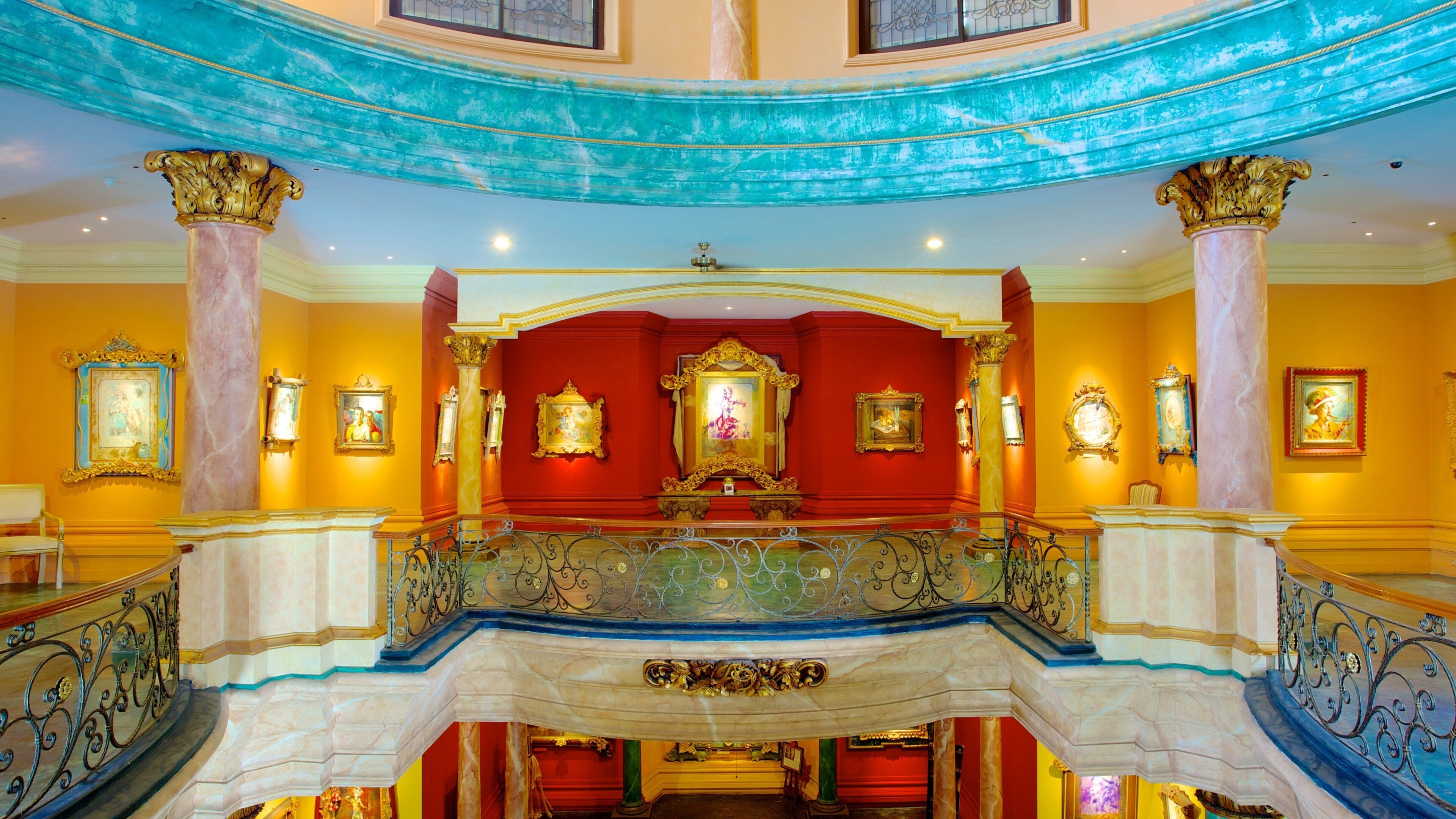 Blanco Museum which includes interior views and art