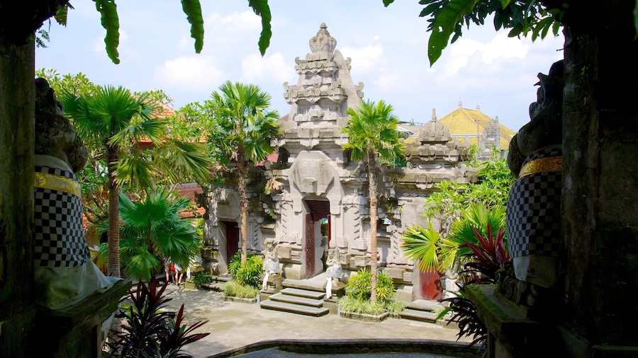 Museum Puri Lukisan featuring a temple or place of worship