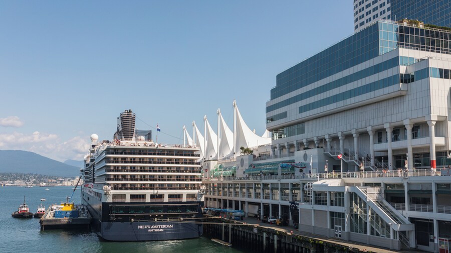 Vancouver_CanadaPlaceCruiseShipTerminal_6156054_04