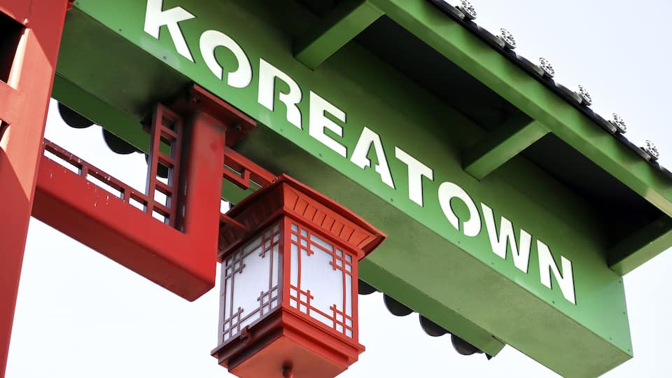 Los Angeles, California: Koreatown sign in the Koreatown neighborhood of Los Angeles