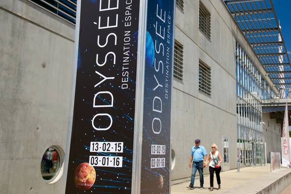 Cap Sciences ofreciendo señalización