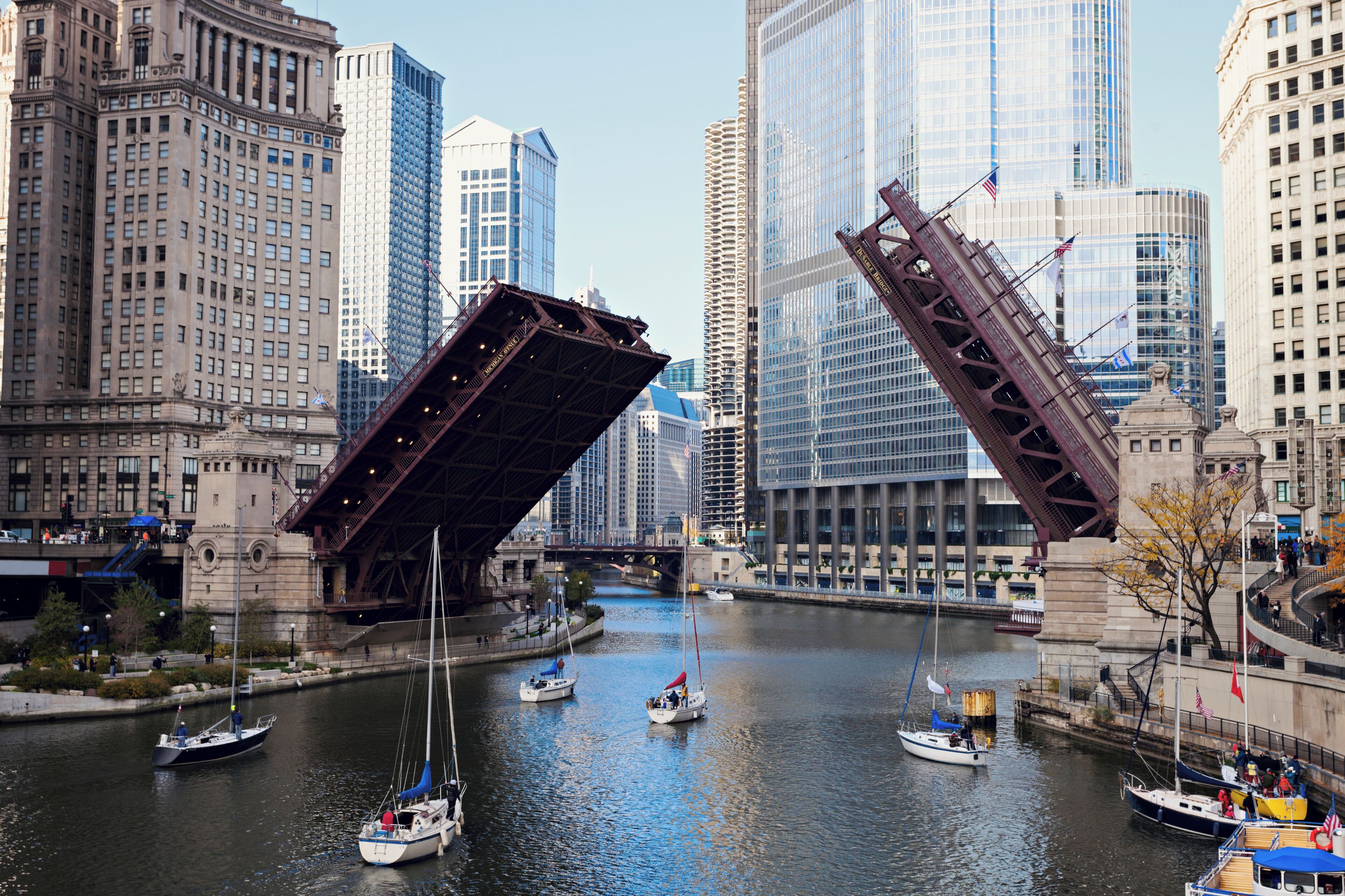 USA, Illinois, Chicago, Michigan Avenue bridge