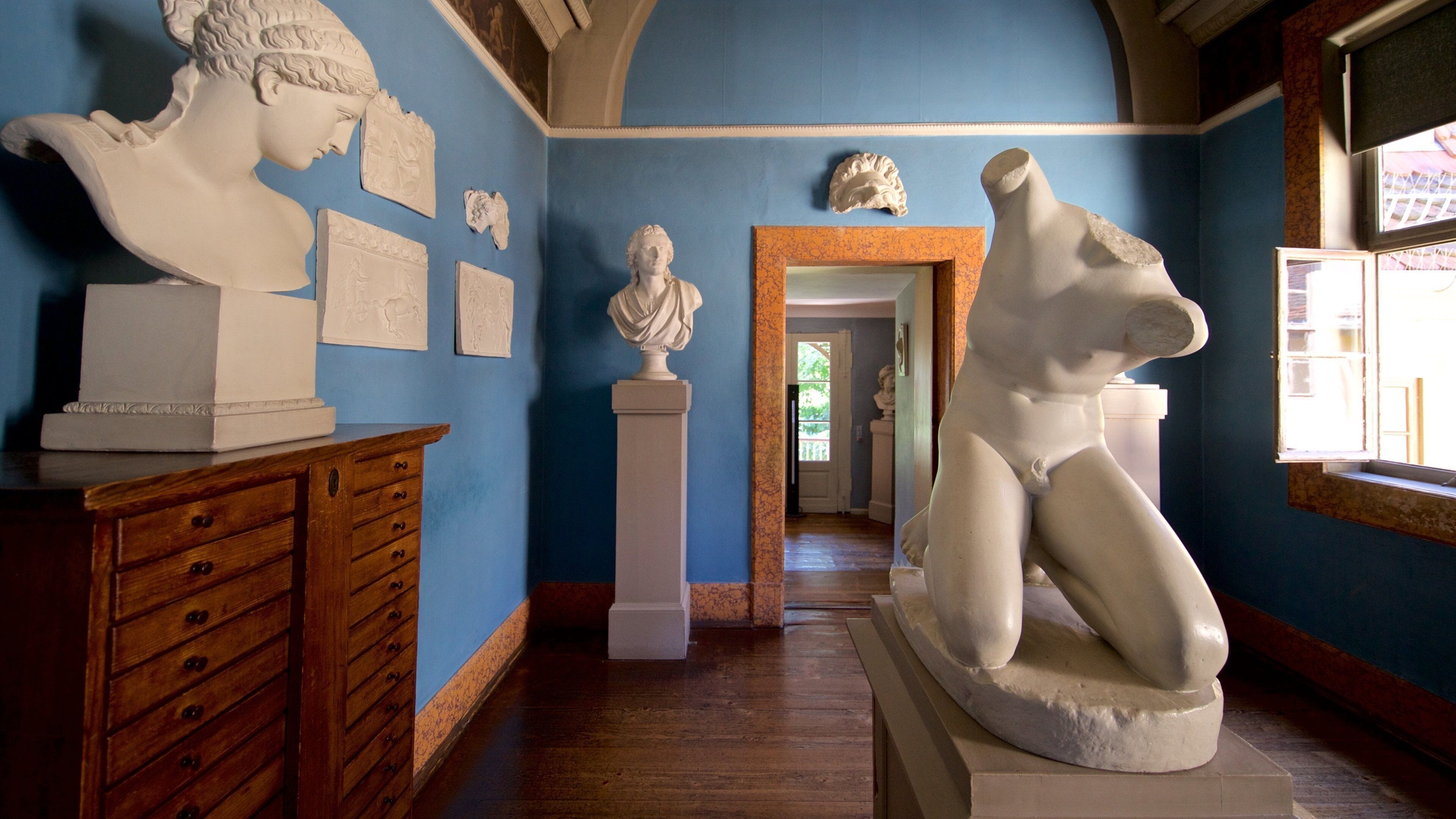 Weimar showing interior views and art