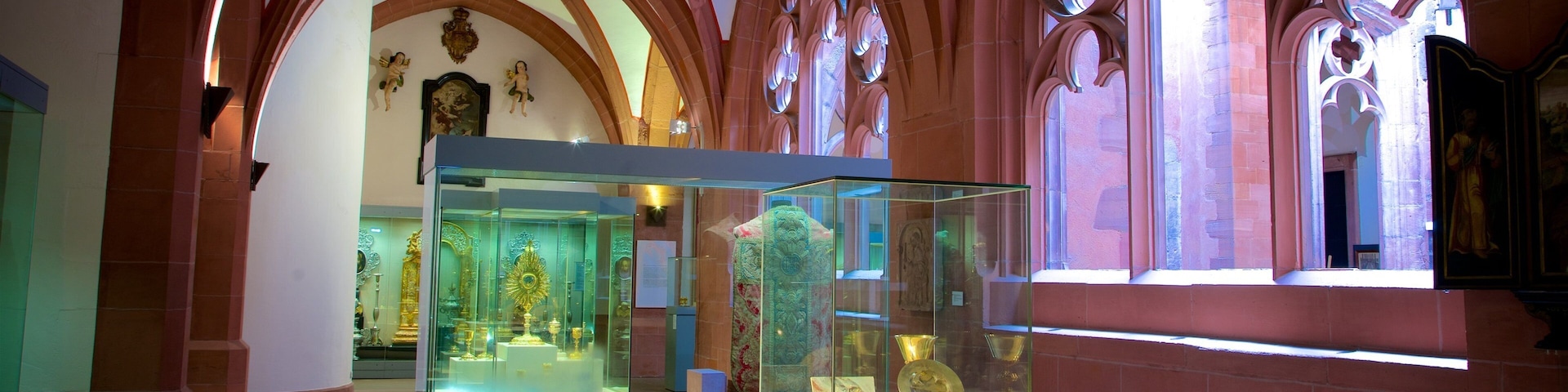 Dommuseum caracterizando vistas internas e elementos de patrimônio