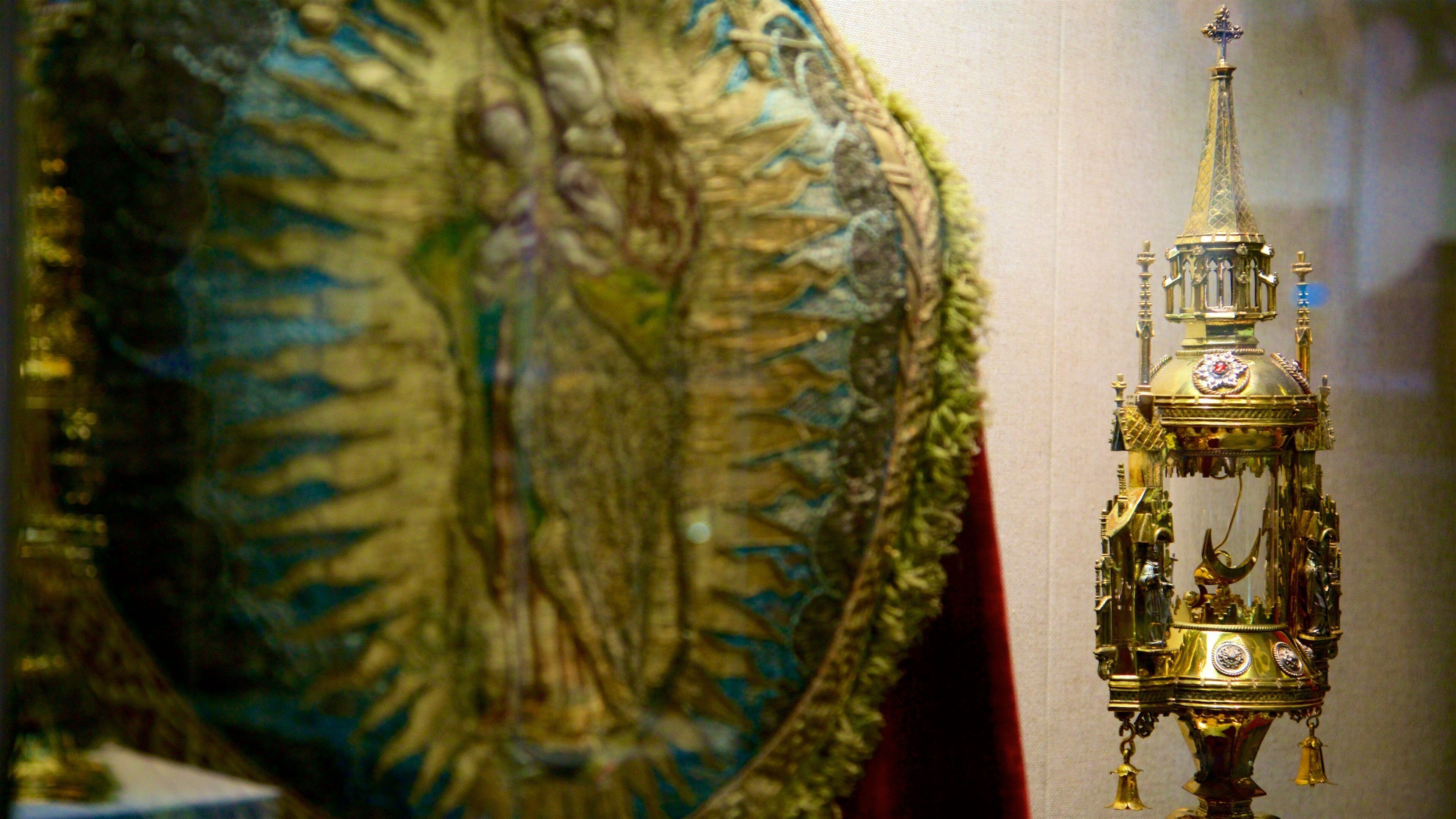 Cathedral Museum which includes interior views and heritage elements