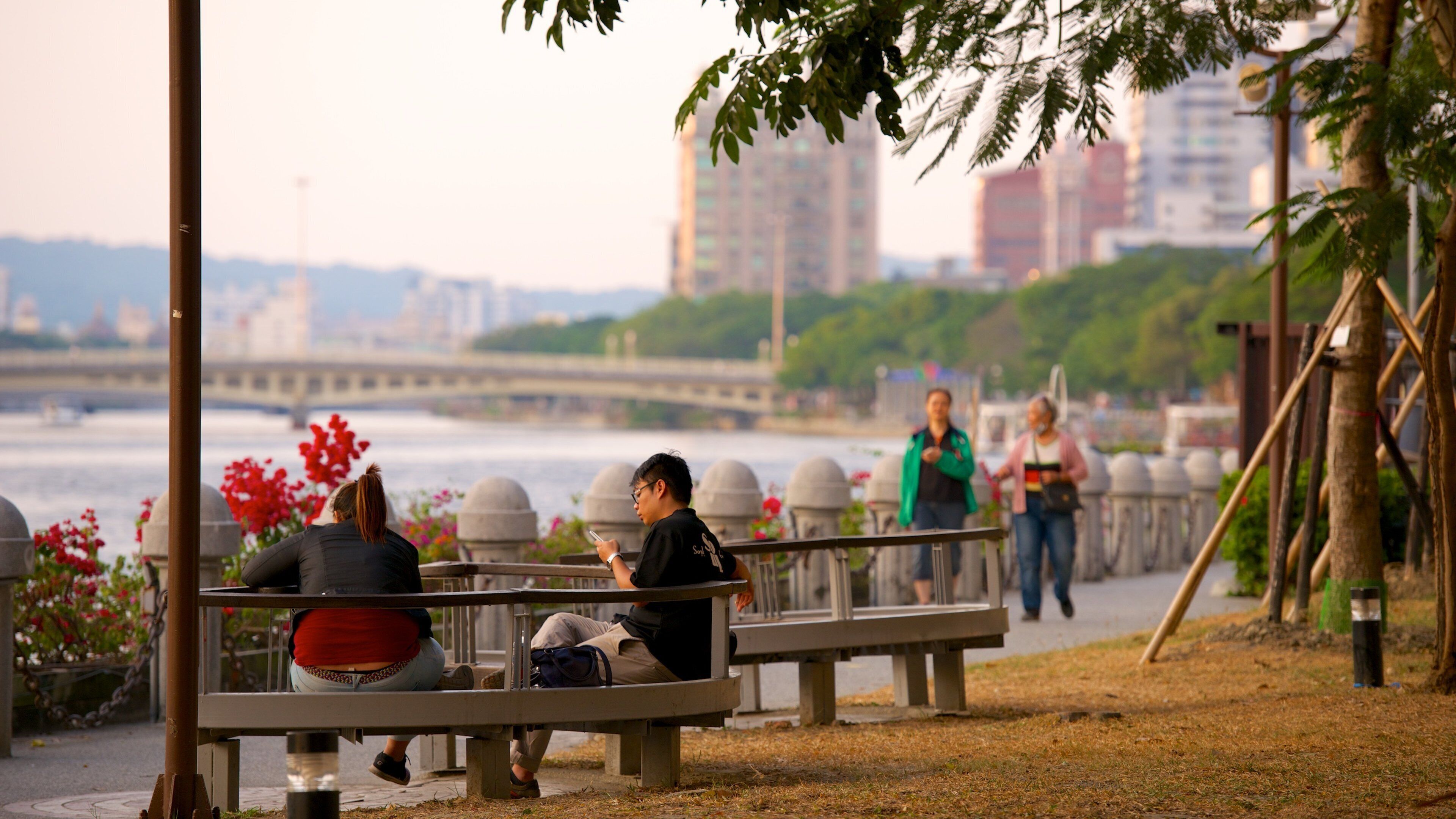 Ái Hà trong đó bao gồm sông lạch