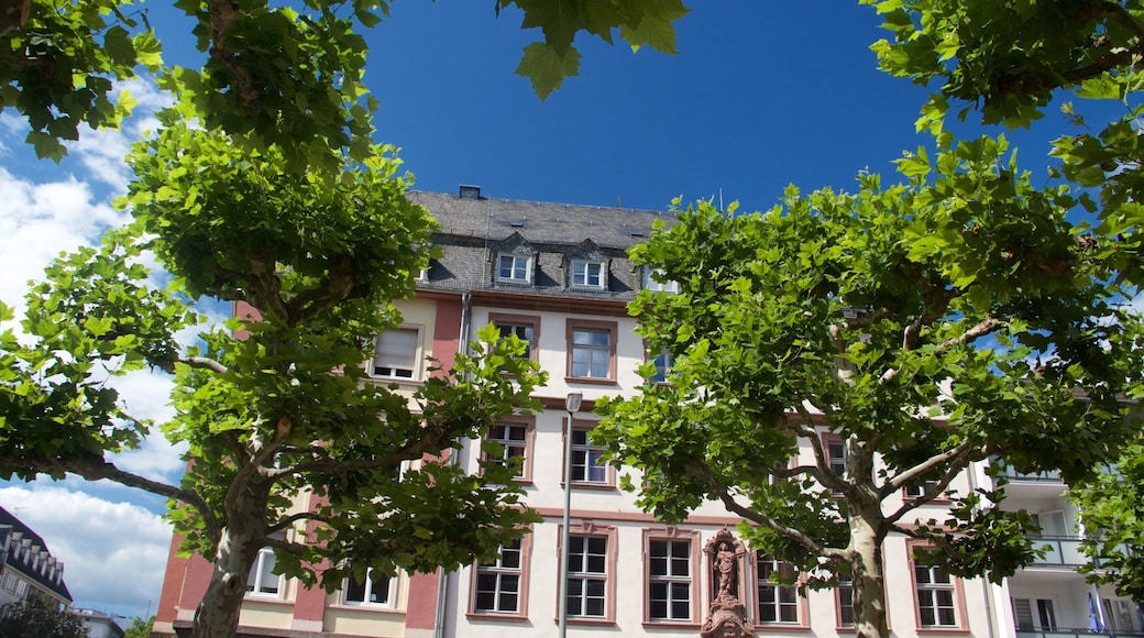 蔡爾購物中心 呈现出 房屋 和 歷史建築