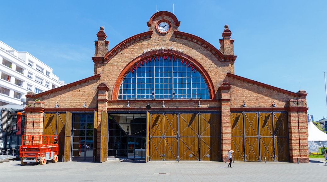 Frankfurt, Bockenheimer Depot am Carlo-Schmid-Platz, gegenüber der Bockenheimer Warte. Mai 2017.