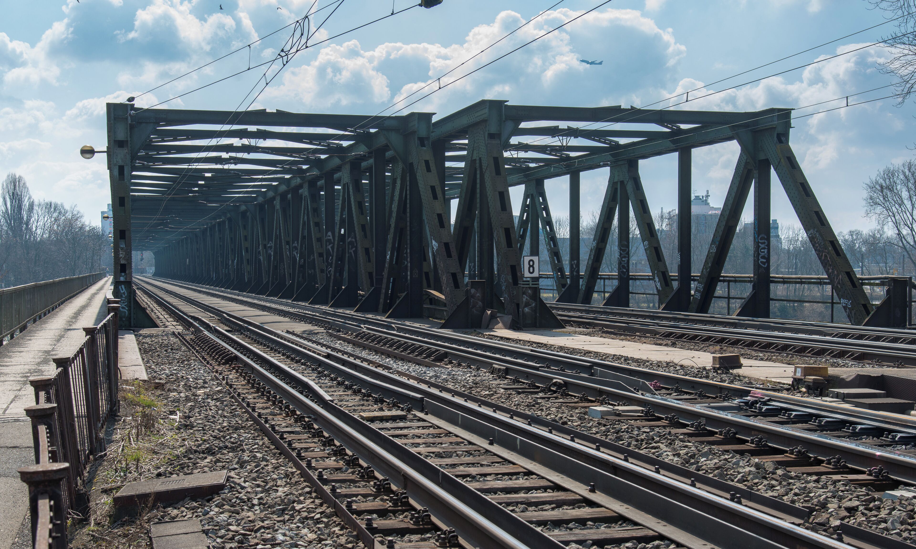 Frankfurt am Main, Main Neckar Bridge (Main-Neckar-Brücke) from the northern side at track level.