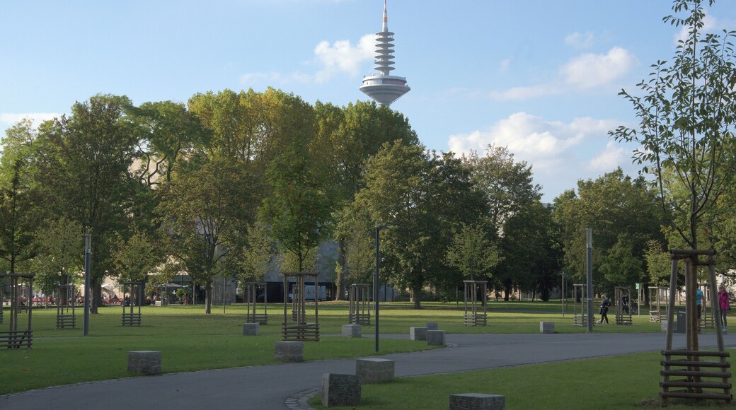 Frankfurt am Main, Campus Westend der Goethe UniversitÀt, mit Europaturm im Hintergrund