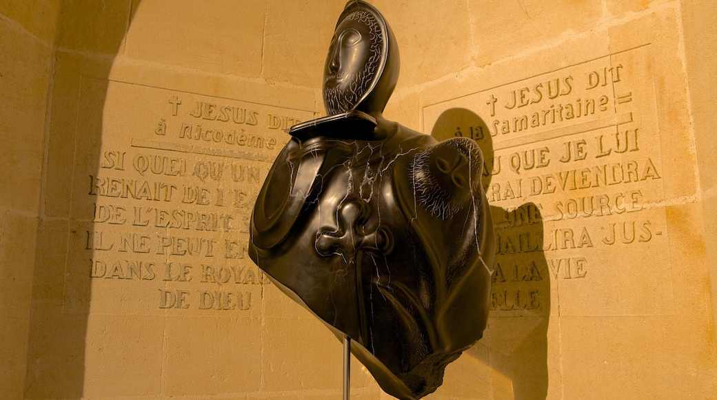 Igreja de Saint Martin mostrando elementos religiosos