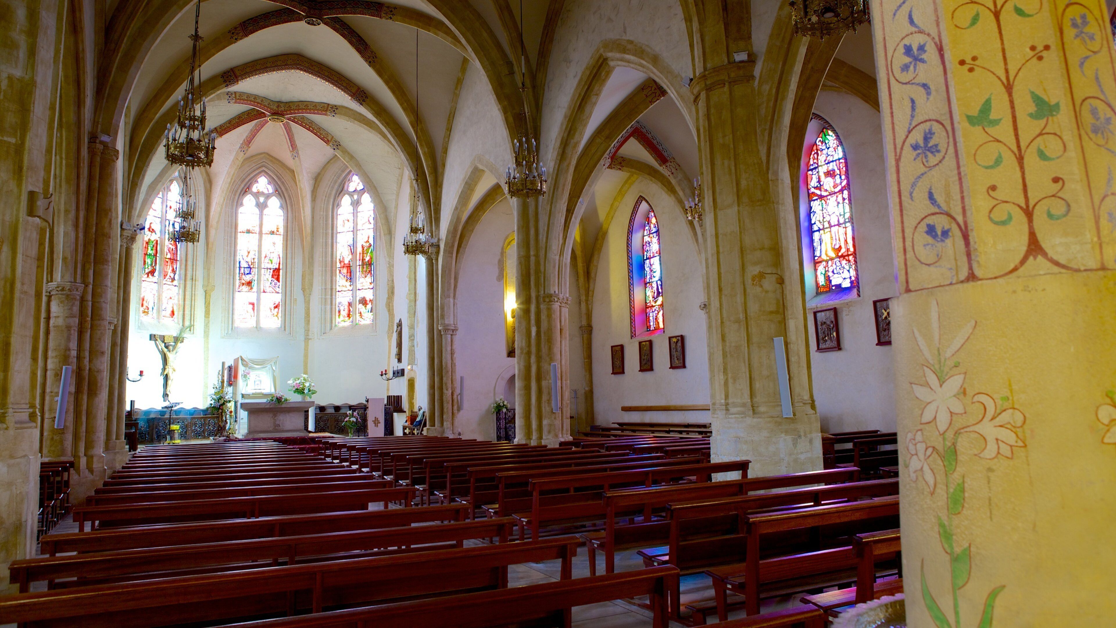 Saint Martin Church showing heritage architecture, interior views and a church or cathedral