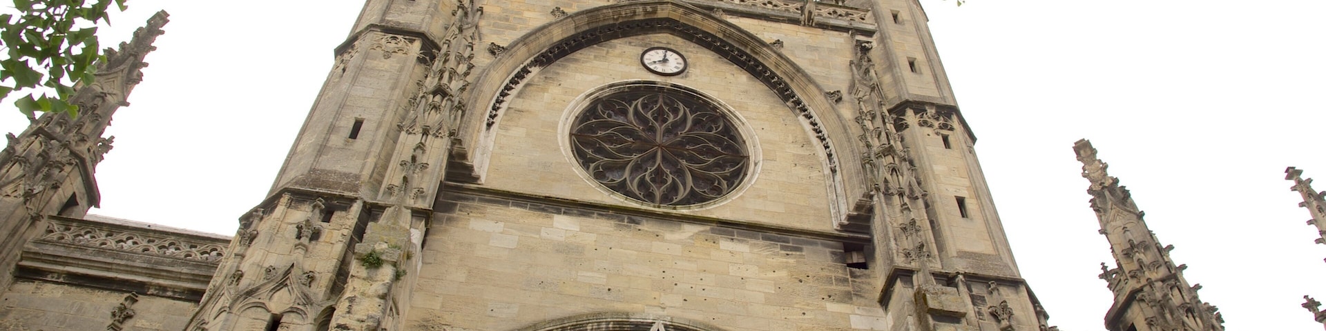 Basílica de San Miguel mostrando una iglesia o catedral y arquitectura patrimonial
