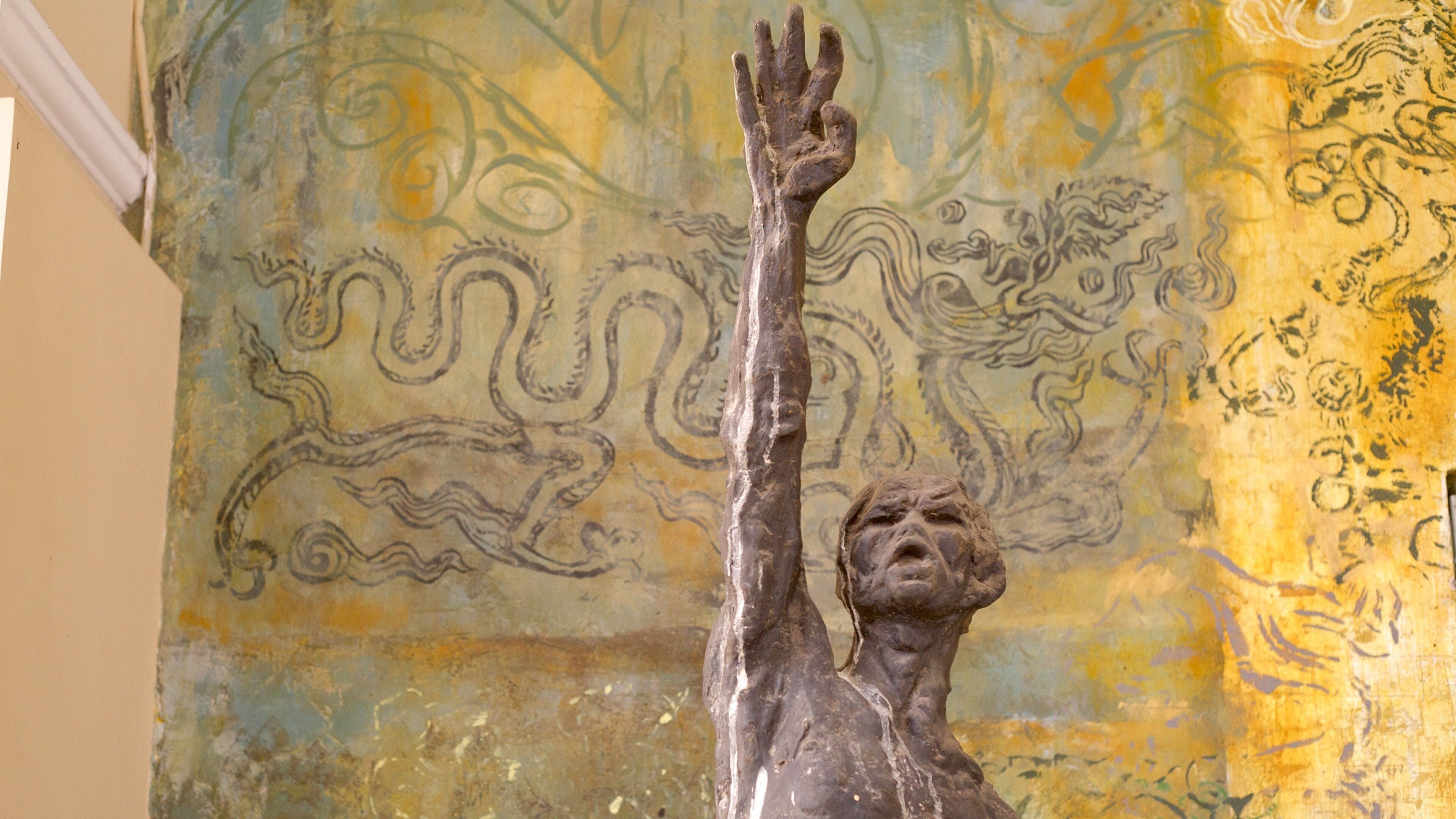 Museum of Fine Arts mit einem Innenansichten und Statue oder Skulptur