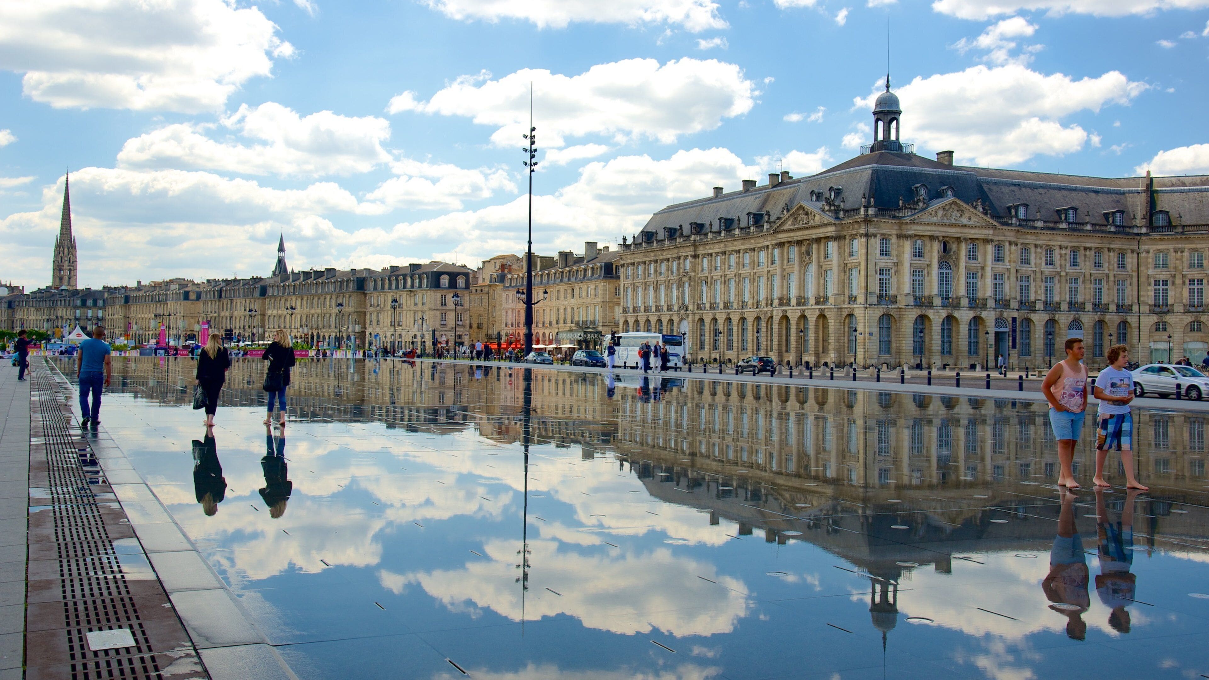 Bordeaux featuring a square or plaza, heritage architecture and a hotel