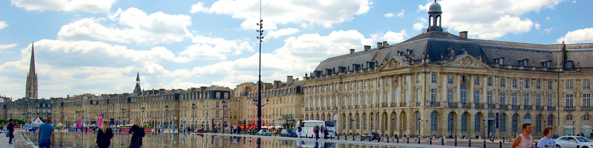 Bordeaux featuring a square or plaza, heritage architecture and a hotel