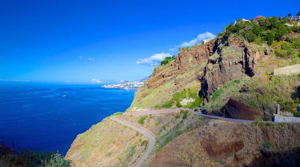 Ponta da Oliveira mettant en vedette scĂšnes tranquilles, vues littorales et panoramas