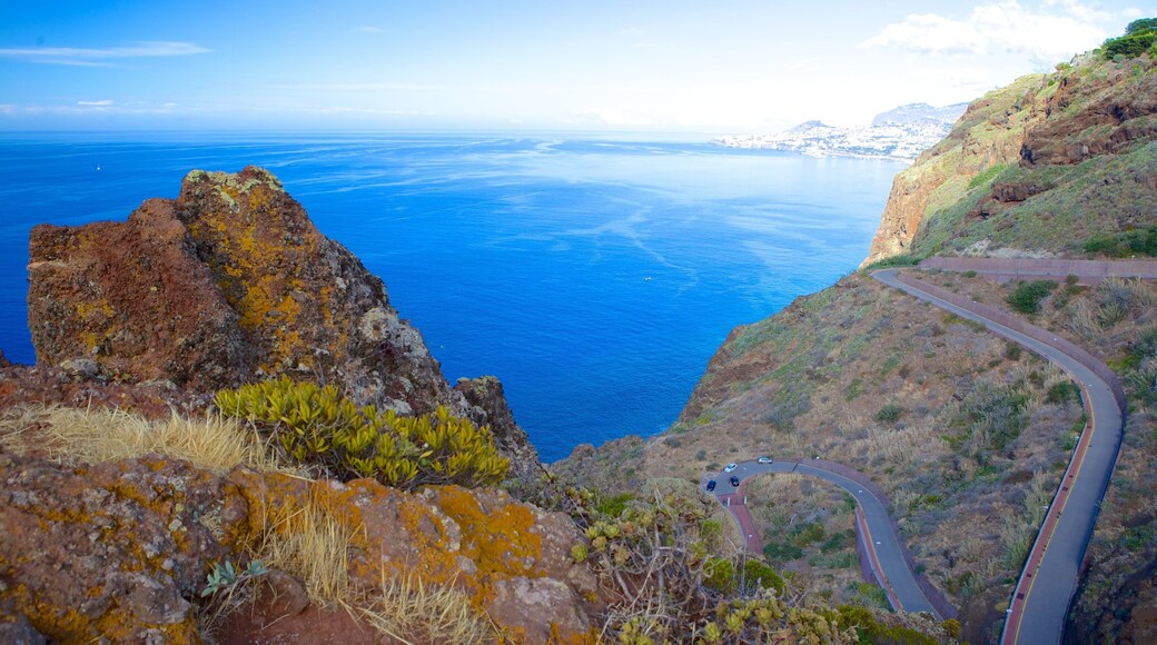 Ponta da Oliveira som viser kyst, stenete kystlinje og landskap