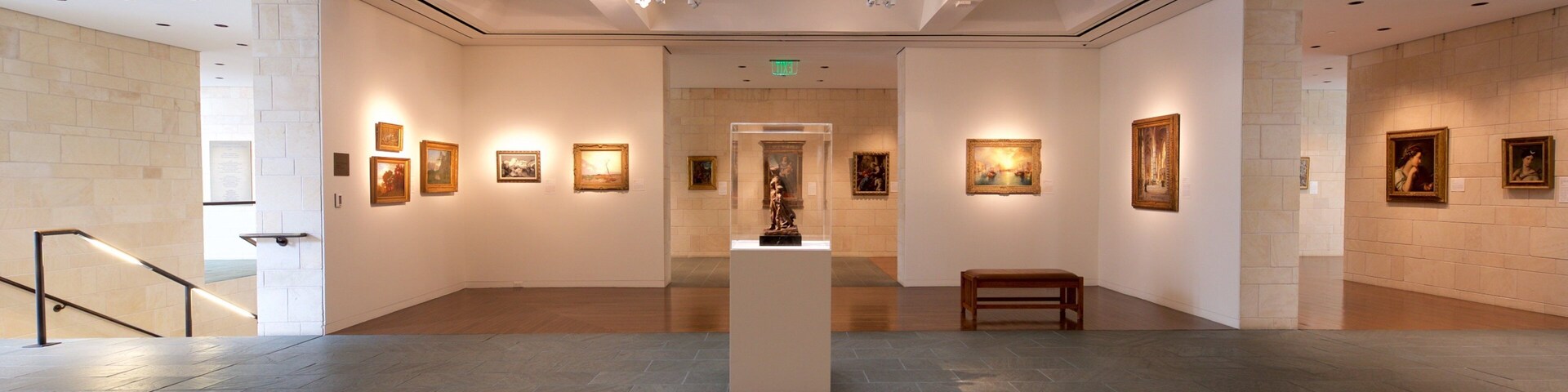 Fred Jones Jr.Museo de Arte mostrando vista interna y arte